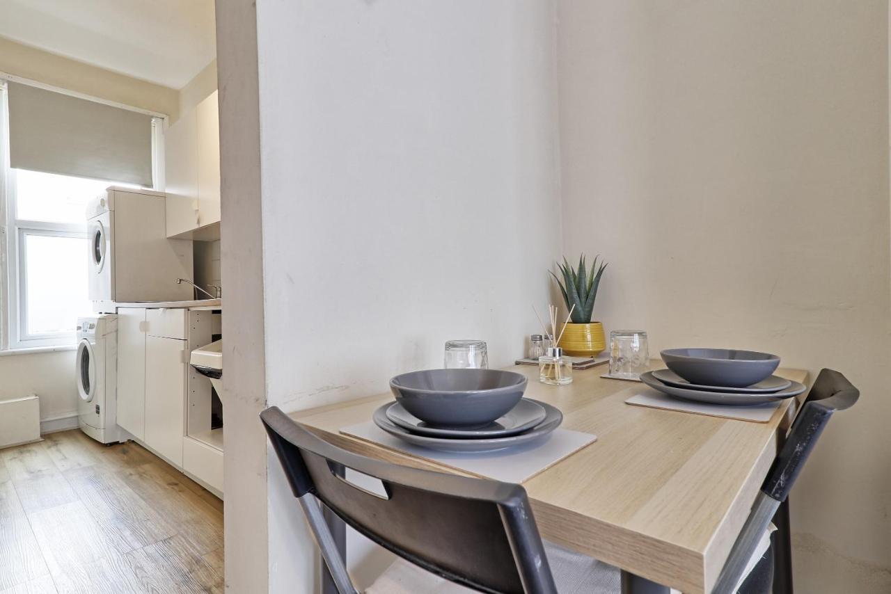 Lovely 1-Bedroom Condo Near The Sea Front Southend-on-Sea Eksteriør bilde